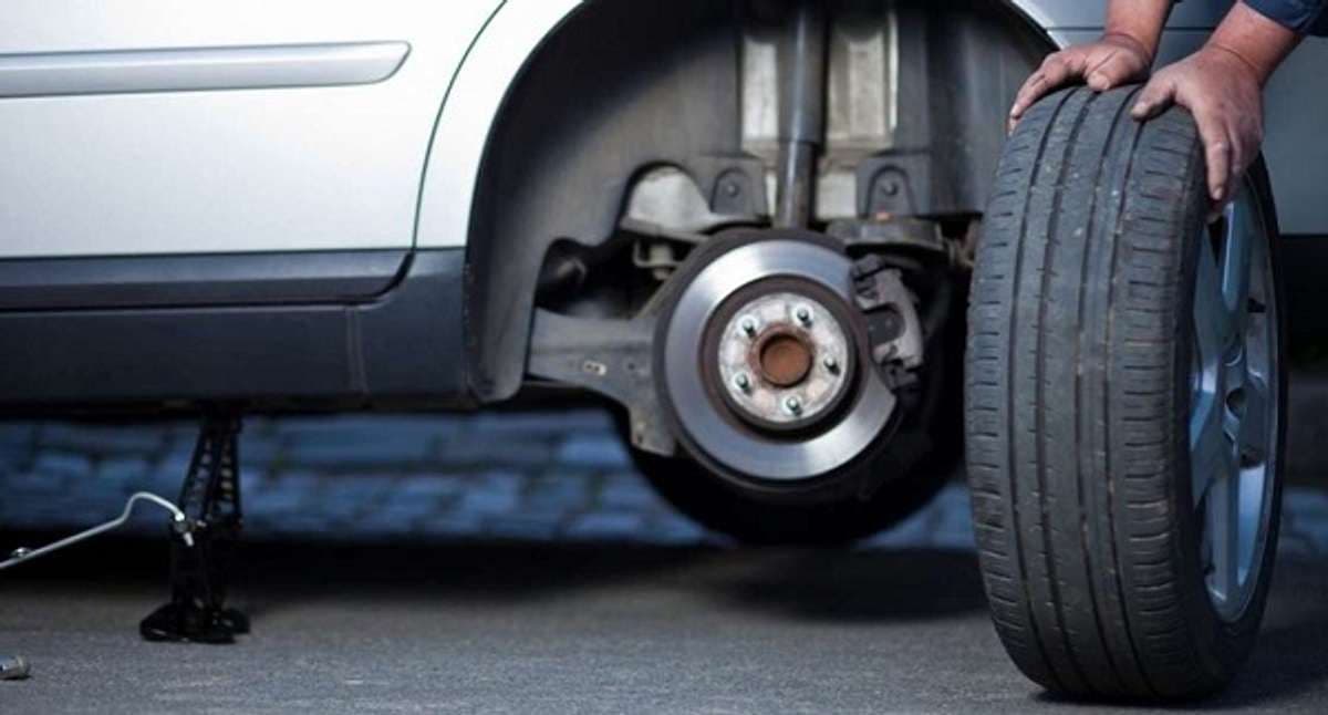 8 Cara Mengganti Ban Mobil Sendiri Dengan Benar